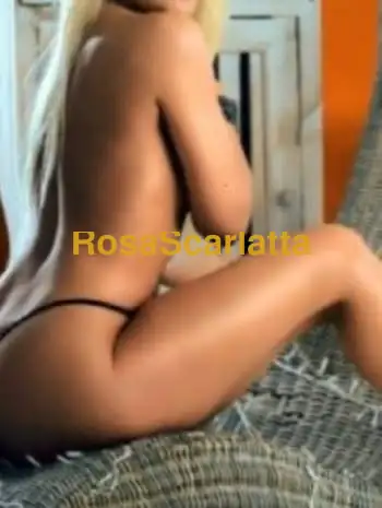 bellissima francese appena arrivata in tour per tre giorni bellissima bionda preliminare naturale