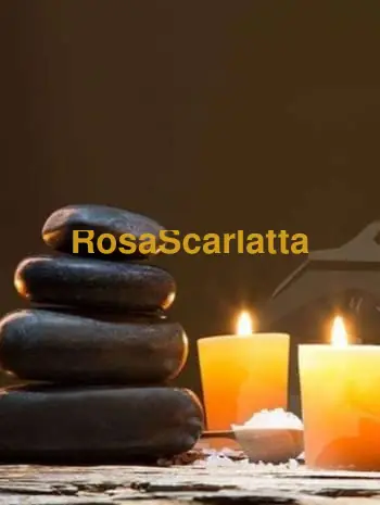 Coppia esegue massaggio