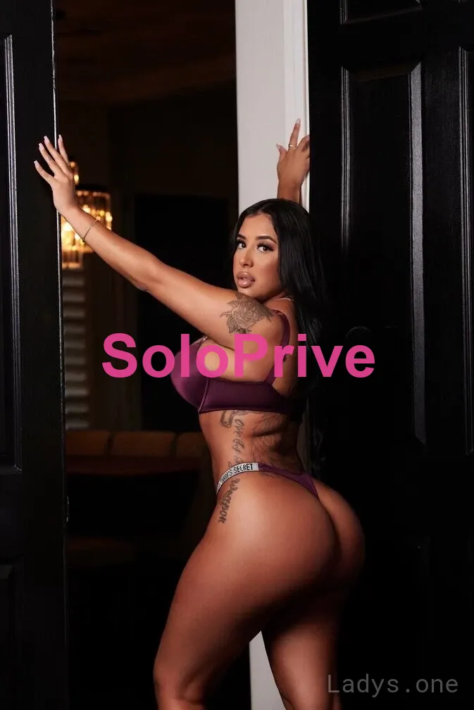 LOLA BANKS