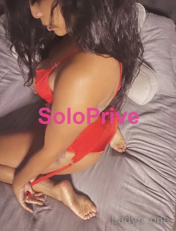 Elle Honee