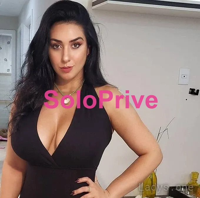 CURVY HELENA MEDITERRANEAN BABE