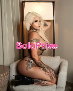 BLONDE BOMBSHELL